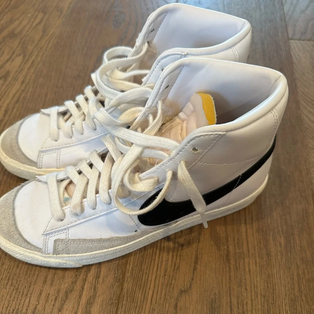 Nike Blazer Mid ‘77 - Picture 2 of 7